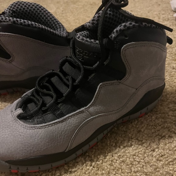 Grey and black Jordan’s 7Y - Picture 2 of 8